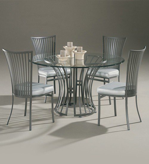 Genesis Round Johnston Casuals Dining Set